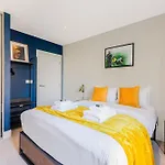 Elegant 1Br Apartment, 5 Min Limehouse Dlr Station